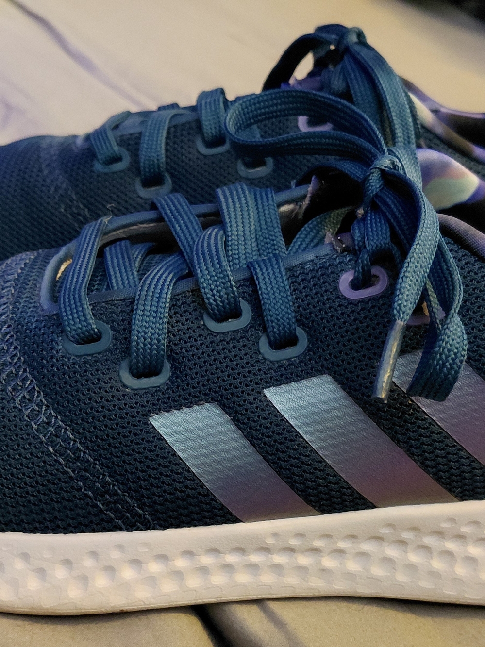 Womens Bluish Green Size 9 Athletic Sneakers with Signature Three Stripes